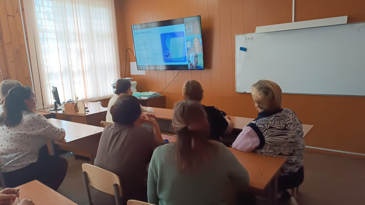 30 апреля учителя МКОУ "Тальменская СОШ №2" приняли участие в вебинаре "Урок цифры"..